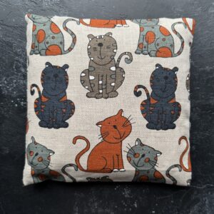 Pagalvėlė 20×20 cm spalvoti katinai